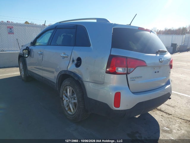 KIA Sorento 2015 5XYKTCA67FG576790 Image 3