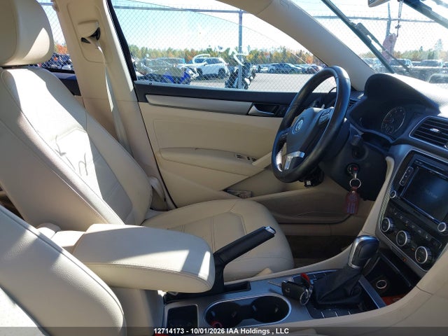 Продажа на аукционе авто 2015 Volkswagen Passat 1.8 Tsi Comfortline, vin: 1VWBS7A38FC031327, номер лота: 12714173