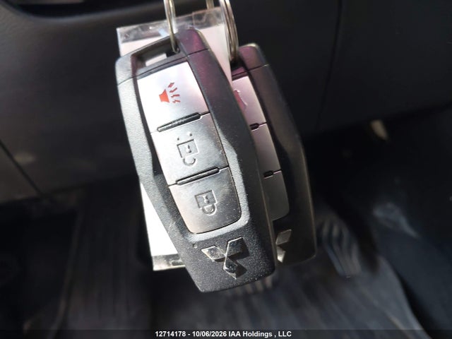 JA4J4TA80NZ605941 Mitsubishi Outlander Es