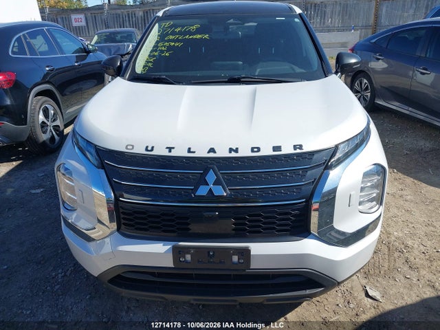 JA4J4TA80NZ605941 Mitsubishi Outlander Es