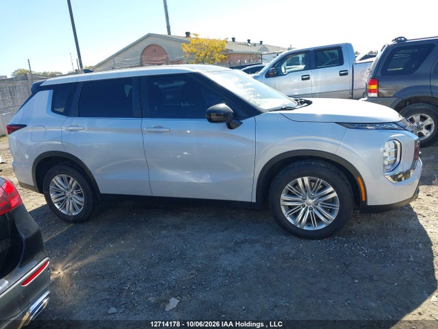 JA4J4TA80NZ605941 Mitsubishi Outlander Es