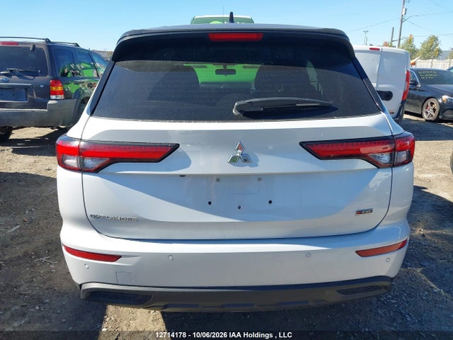 JA4J4TA80NZ605941 Mitsubishi Outlander Es