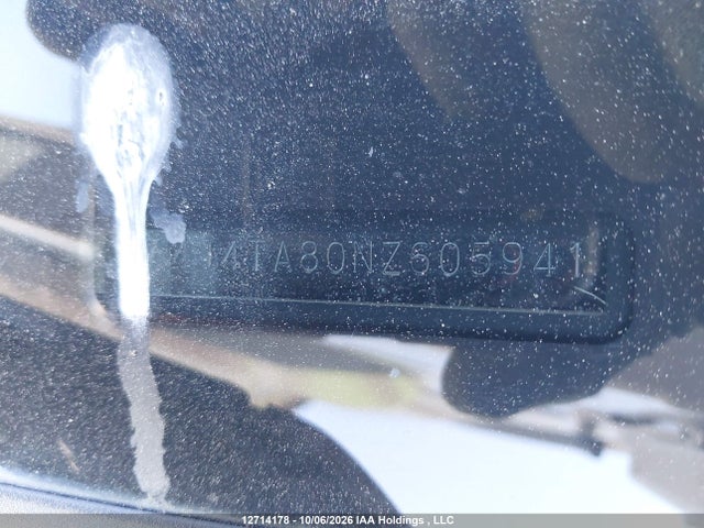 JA4J4TA80NZ605941 Mitsubishi Outlander Es