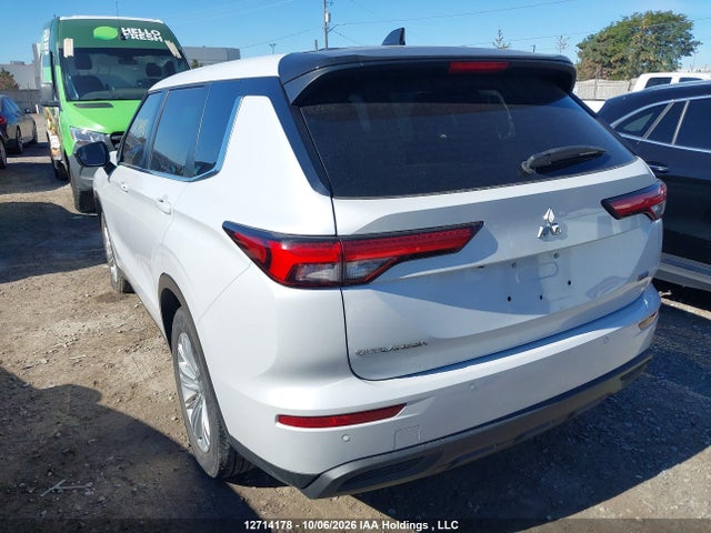 JA4J4TA80NZ605941 Mitsubishi Outlander Es