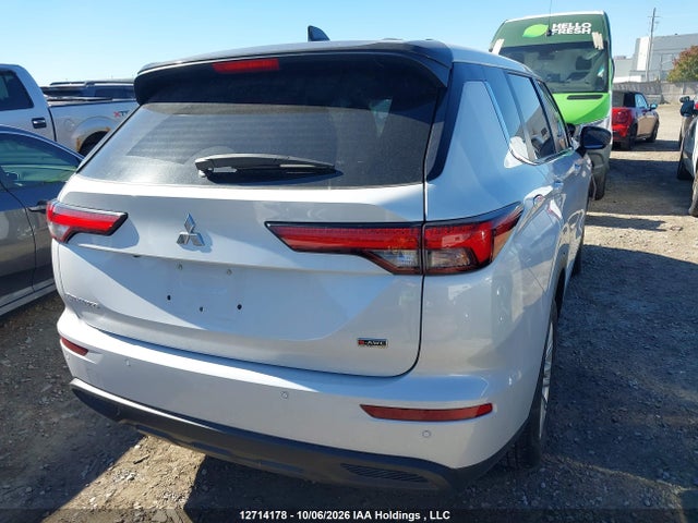 JA4J4TA80NZ605941 Mitsubishi Outlander Es