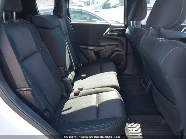 JA4J4TA80NZ605941 Mitsubishi Outlander Es