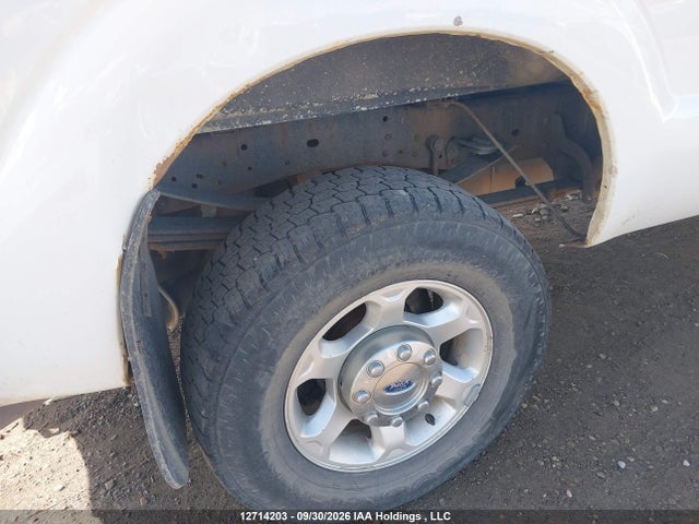 12714203 :رقم المزاد ، 1FT8W3B6XFEA25018 vin ، 2015 Ford F-350 Xlt مزاد بيع