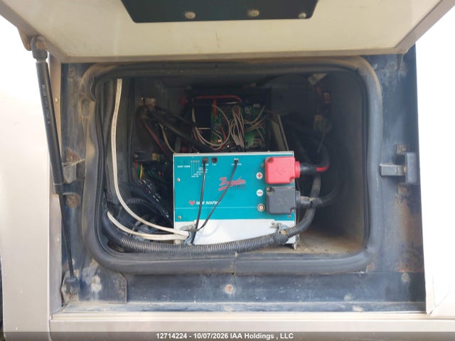 12714224 :رقم المزاد ، 4UZ6XFBA4YCG67404 vin ، 2000 Freightliner Chassis X Line Motor Home مزاد بيع