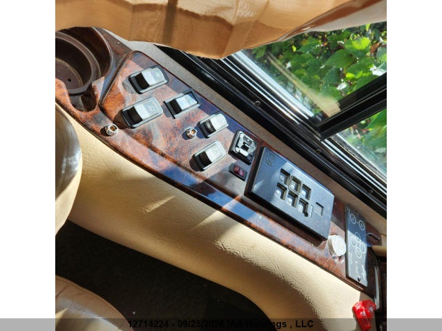 12714224 :رقم المزاد ، 4UZ6XFBA4YCG67404 vin ، 2000 Freightliner Chassis X Line Motor Home مزاد بيع