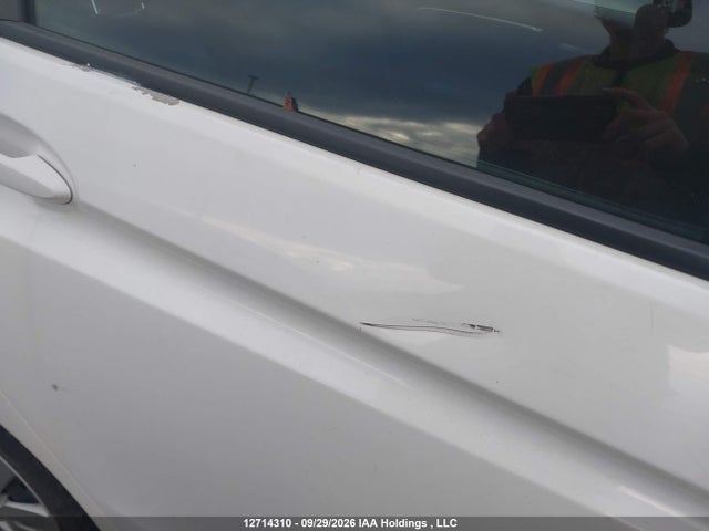Honda FIT LX 2017 3HGGK5H51HM103153 Image 17