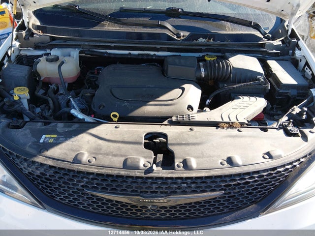 Chrysler Pacifica Limited 2019 2C4RC1GG0KR657929 Image 10