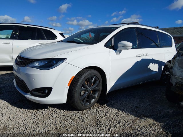 Chrysler Pacifica Limited 2019 2C4RC1GG0KR657929 Image 2