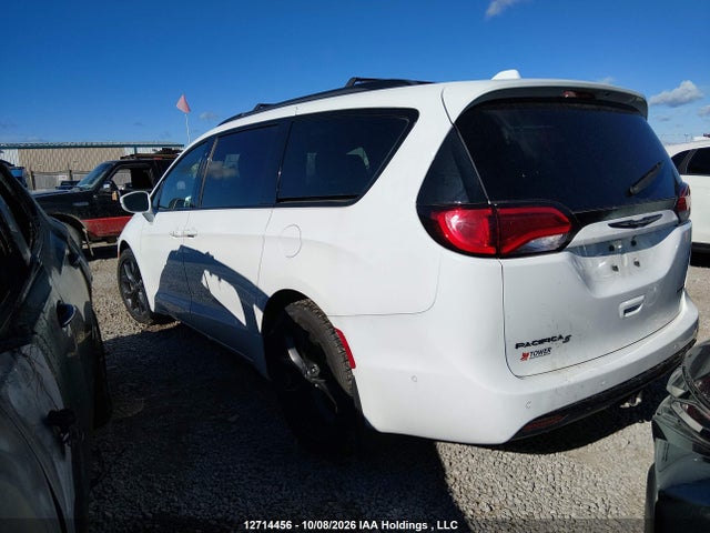 Chrysler Pacifica Limited 2019 2C4RC1GG0KR657929 Image 3