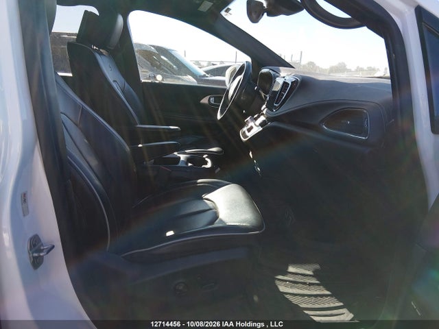 Chrysler Pacifica Limited 2019 2C4RC1GG0KR657929 Image 5