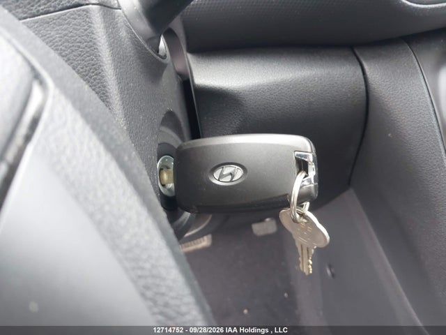 12714752 :رقم المزاد ، KM8K12AAXJU117079 vin ، 2018 Hyundai Kona Se مزاد بيع