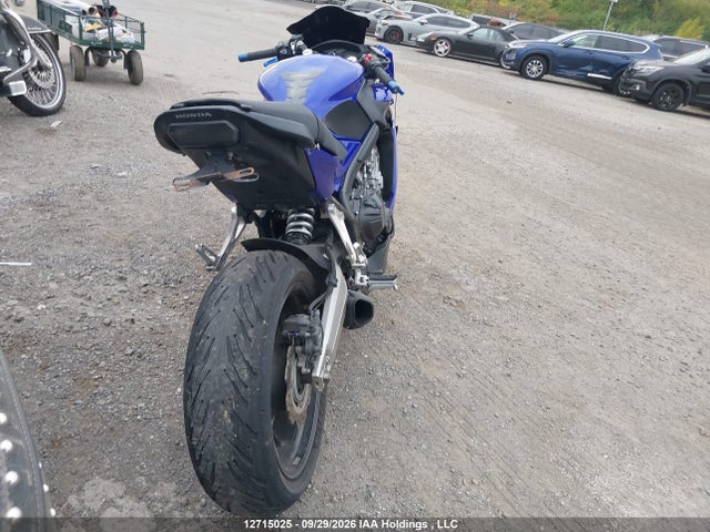 12715025 :رقم المزاد ، MLHRC7463F5100074 vin ، 2015 Honda Cbr650 F مزاد بيع