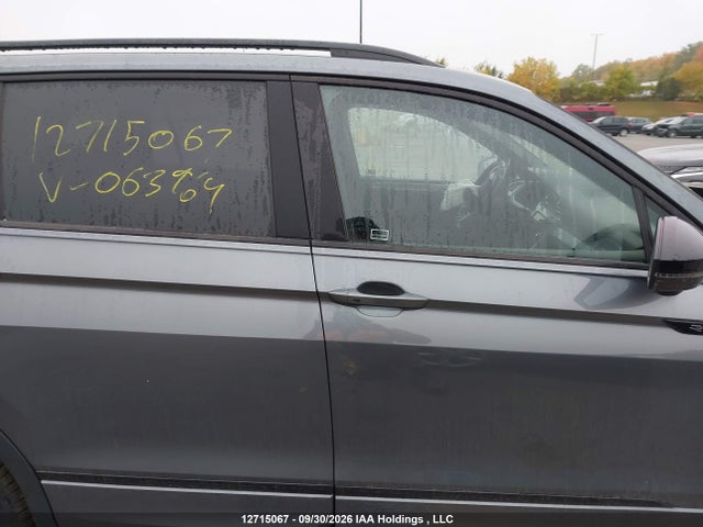 3VV8B7AX5RM063964 Volkswagen Tiguan Se R-line Black