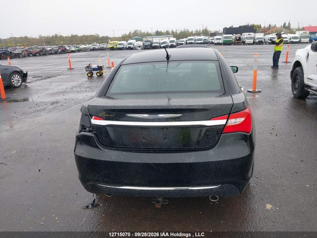 12715070 :رقم المزاد ، 1C3CCBCG3EN178122 vin ، 2014 Chrysler 200 مزاد بيع