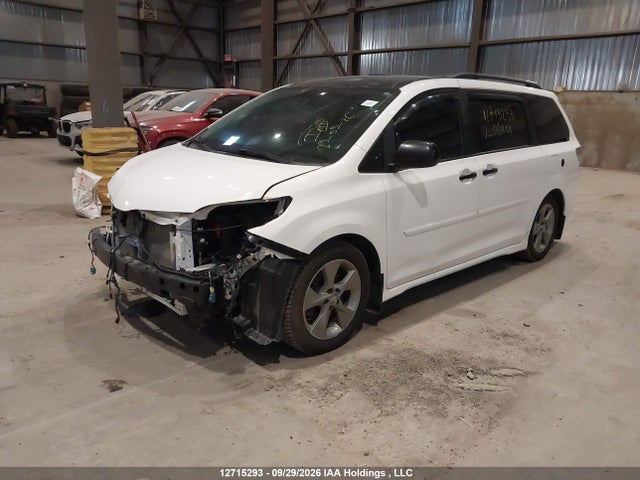 12715293 :رقم المزاد ، 5TDXZ3DC6LS061171 vin ، 2020 Toyota Sienna Se 8-passenger مزاد بيع