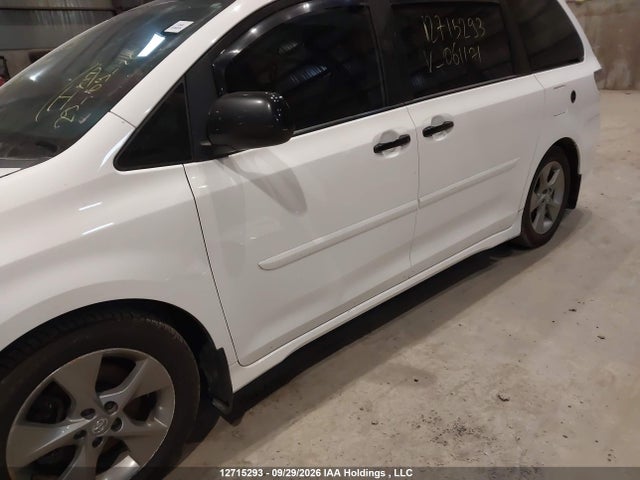 12715293 :رقم المزاد ، 5TDXZ3DC6LS061171 vin ، 2020 Toyota Sienna Se 8-passenger مزاد بيع