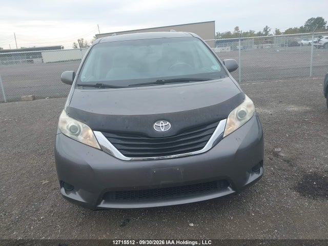 12715512 :رقم المزاد ، 5TDJK3DC4BS009613 vin ، 2011 Toyota Sienna Le 7 Passenger مزاد بيع
