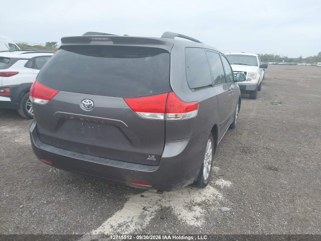 12715512 :رقم المزاد ، 5TDJK3DC4BS009613 vin ، 2011 Toyota Sienna Le 7 Passenger مزاد بيع