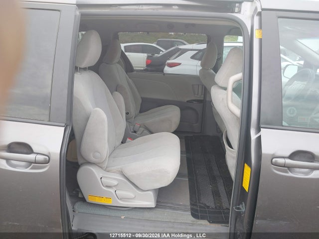 12715512 :رقم المزاد ، 5TDJK3DC4BS009613 vin ، 2011 Toyota Sienna Le 7 Passenger مزاد بيع