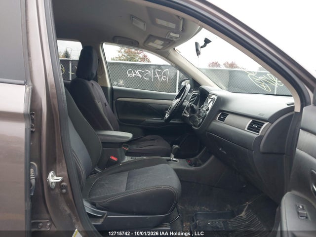 12715742 :رقم المزاد ، JA4JZ3AX1GZ602817 vin ، 2016 Mitsubishi Outlander Se مزاد بيع