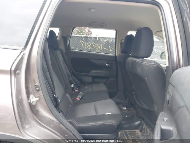 12715742 :رقم المزاد ، JA4JZ3AX1GZ602817 vin ، 2016 Mitsubishi Outlander Se مزاد بيع