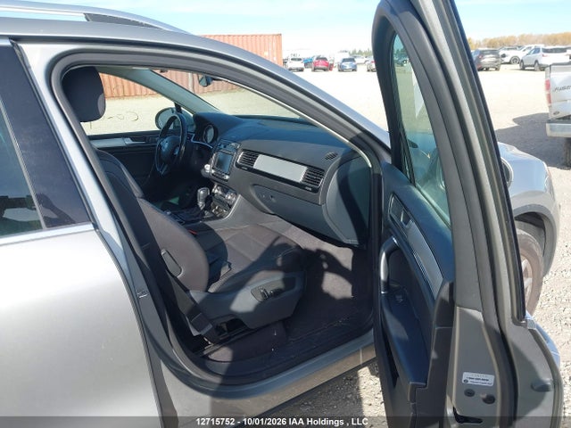 Продажа на аукционе авто 2015 Volkswagen Touareg 3.6l Comfortline/3.6l Execline/3.6l Highline/3.6l Sportline, vin: WVGEF9BP4FD003550, номер лота: 12715752
