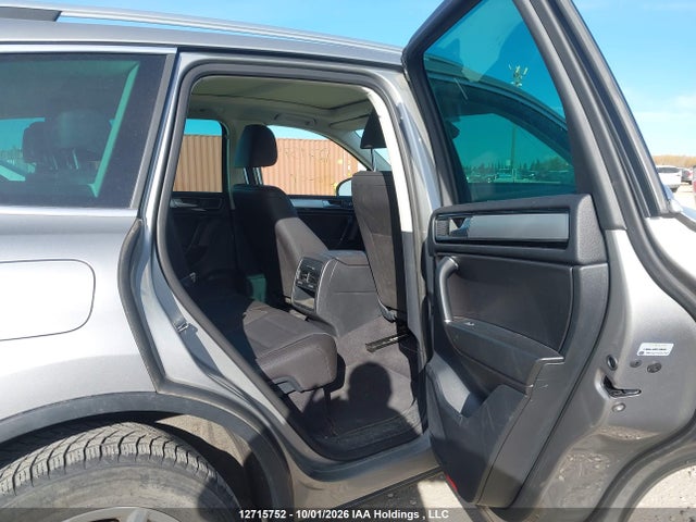 Продажа на аукционе авто 2015 Volkswagen Touareg 3.6l Comfortline/3.6l Execline/3.6l Highline/3.6l Sportline, vin: WVGEF9BP4FD003550, номер лота: 12715752