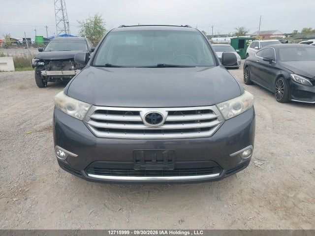 12715999 :رقم المزاد ، 5TDBK3EH3BS067713 vin ، 2011 Toyota Highlander V6 مزاد بيع