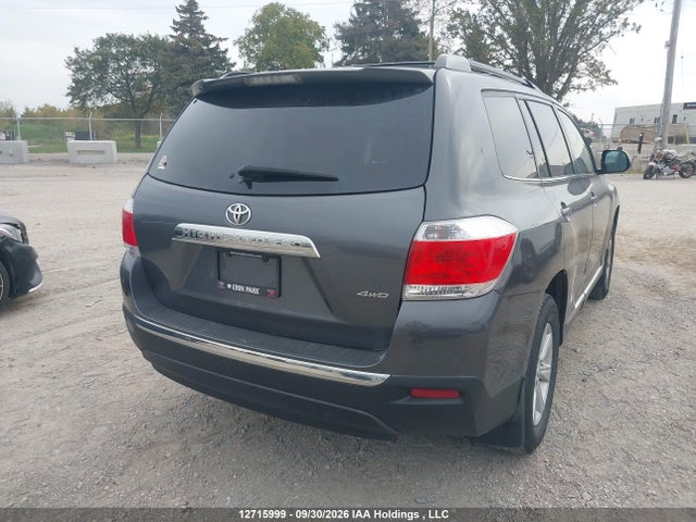 12715999 :رقم المزاد ، 5TDBK3EH3BS067713 vin ، 2011 Toyota Highlander V6 مزاد بيع