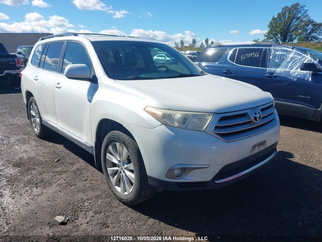 12716028 :رقم المزاد ، 5TDBK3EH9DS266817 vin ، 2013 Toyota Highlander V6 مزاد بيع
