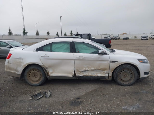 Ford Taurus Limited 2018 1FAHP2J83JG124390 Image 13