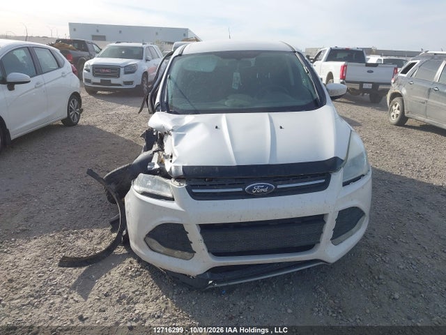 1FMCU9GX8FUC70552 Ford ESCAPE SE