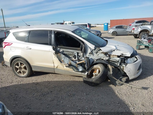 1FMCU9GX8FUC70552 Ford ESCAPE SE