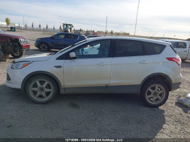 1FMCU9GX8FUC70552 Ford ESCAPE SE