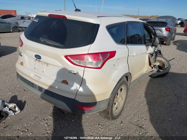 1FMCU9GX8FUC70552 Ford ESCAPE SE