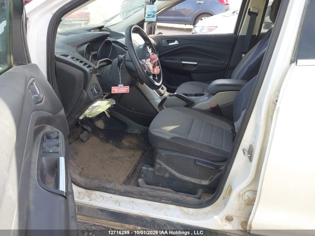 1FMCU9GX8FUC70552 Ford ESCAPE SE