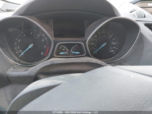 1FMCU9GX8FUC70552 Ford ESCAPE SE