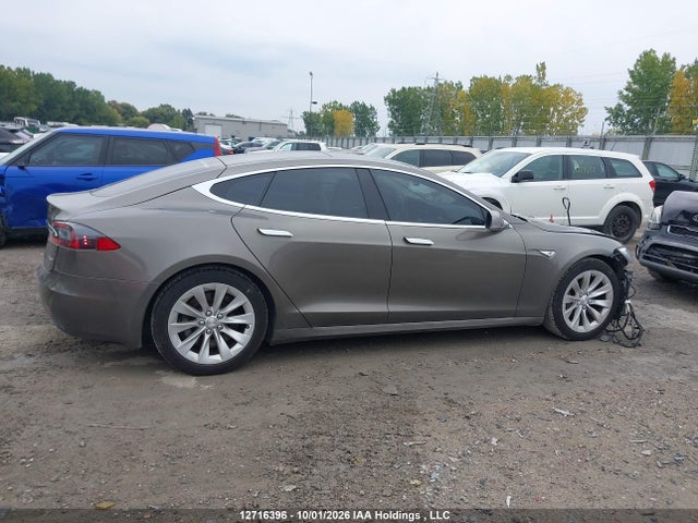 12716396 :رقم المزاد ، 5YJSA1E25GF147982 vin ، 2016 Tesla Model S 60d/70d/75d/85d/90d مزاد بيع
