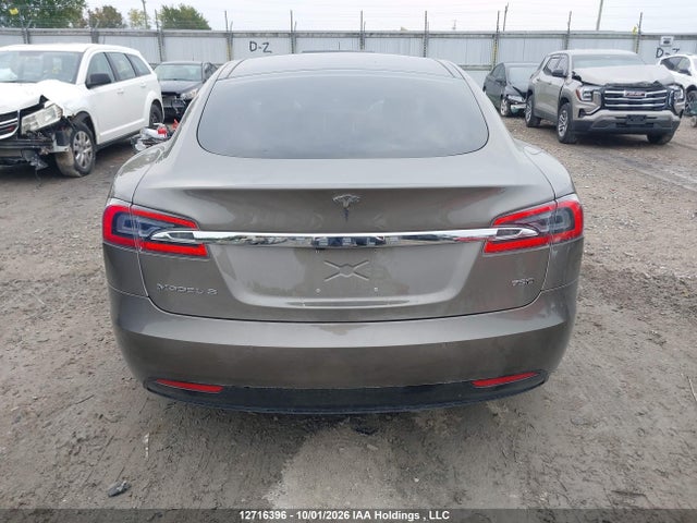 12716396 :رقم المزاد ، 5YJSA1E25GF147982 vin ، 2016 Tesla Model S 60d/70d/75d/85d/90d مزاد بيع