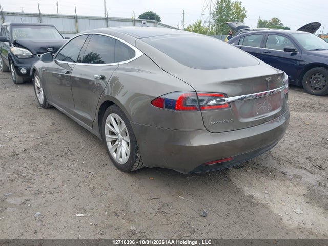 12716396 :رقم المزاد ، 5YJSA1E25GF147982 vin ، 2016 Tesla Model S 60d/70d/75d/85d/90d مزاد بيع
