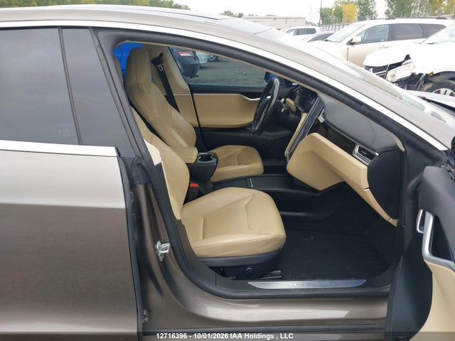12716396 :رقم المزاد ، 5YJSA1E25GF147982 vin ، 2016 Tesla Model S 60d/70d/75d/85d/90d مزاد بيع