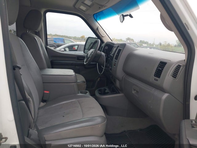 12716502 :رقم المزاد ، 5BZBF0AA4HN853417 vin ، 2017 Nissan Nv Passenger Nv3500 Hd Sv V6 مزاد بيع