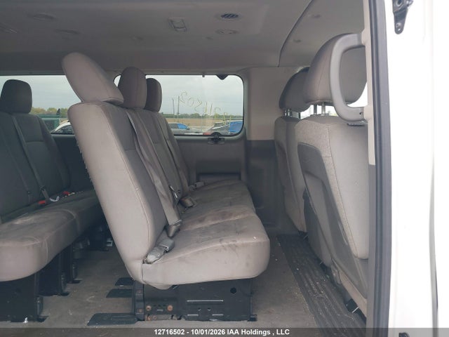 12716502 :رقم المزاد ، 5BZBF0AA4HN853417 vin ، 2017 Nissan Nv Passenger Nv3500 Hd Sv V6 مزاد بيع