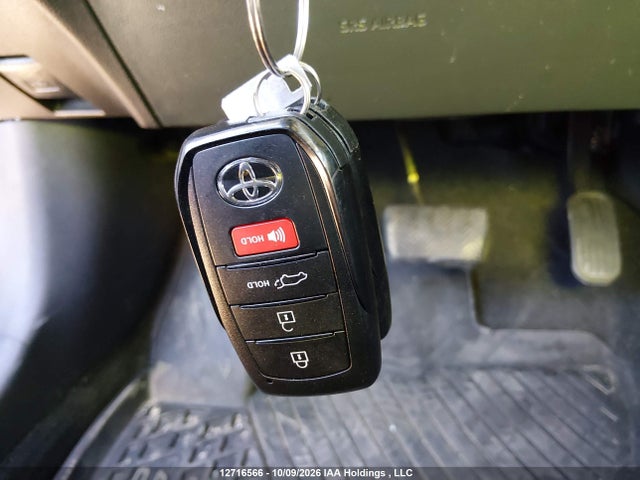 12716566 :رقم المزاد ، 7MUDAABGXPV057530 vin ، 2023 Toyota Corolla Cross Xle مزاد بيع