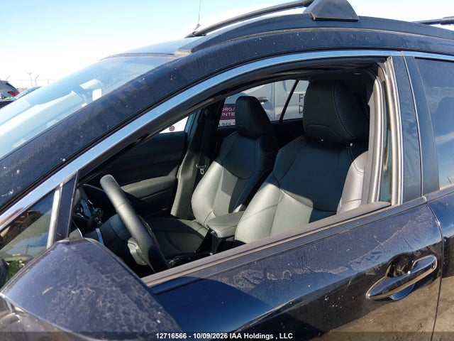 12716566 :رقم المزاد ، 7MUDAABGXPV057530 vin ، 2023 Toyota Corolla Cross Xle مزاد بيع
