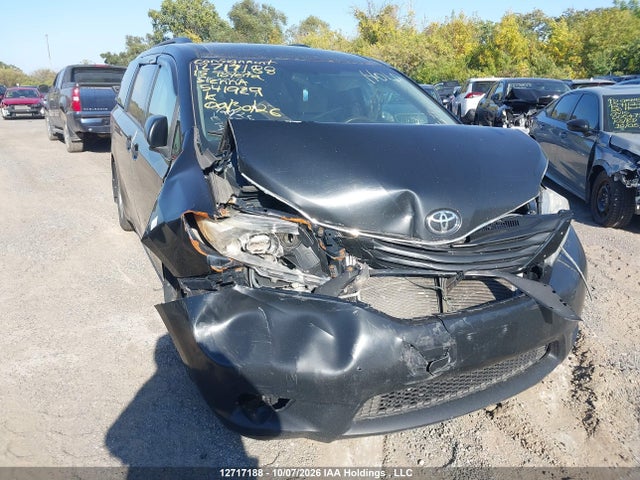 12717188 :رقم المزاد ، 5TDZK3DC5FS541929 vin ، 2015 Toyota Sienna 7 Passenger مزاد بيع